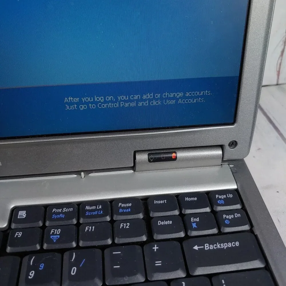 Dell Latitude D610 Laptop - Windows XP PRO - 1.73 GHz Intel, 1GB RAM w/ Charger